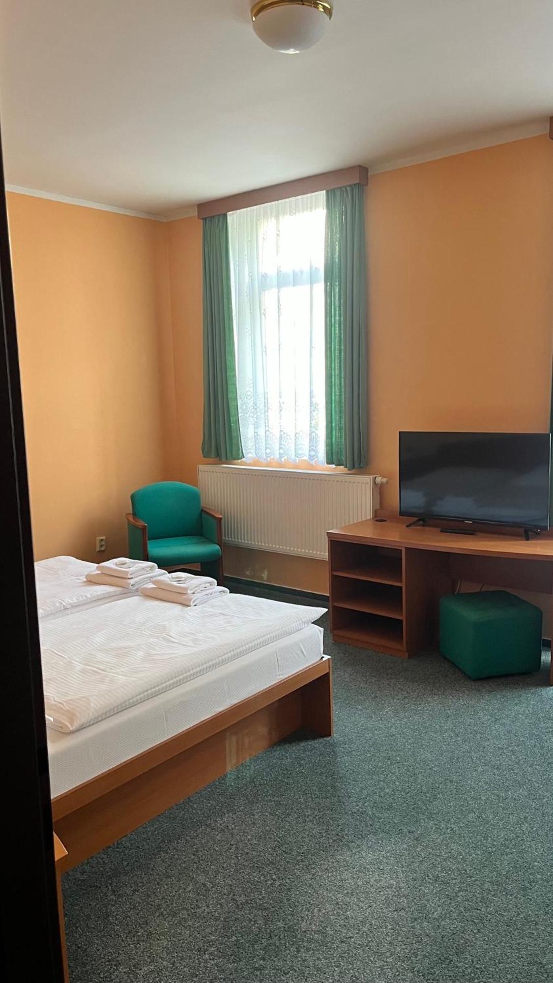 Grandhotel Novy Bor Luaran gambar