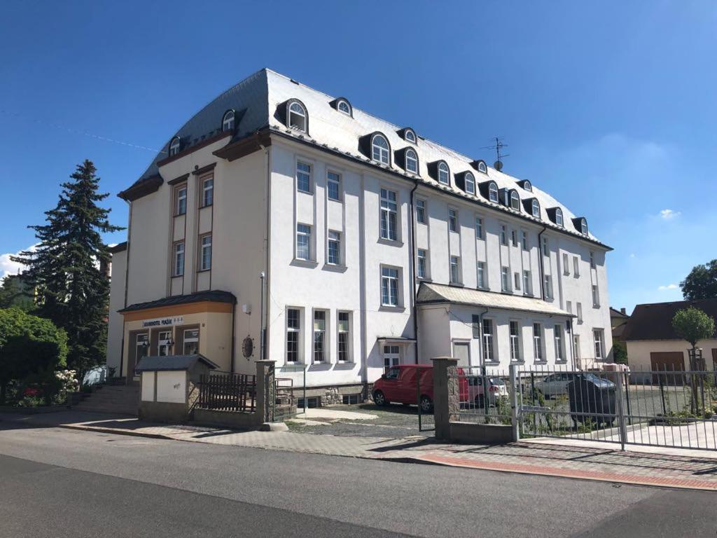 Grandhotel Novy Bor Luaran gambar