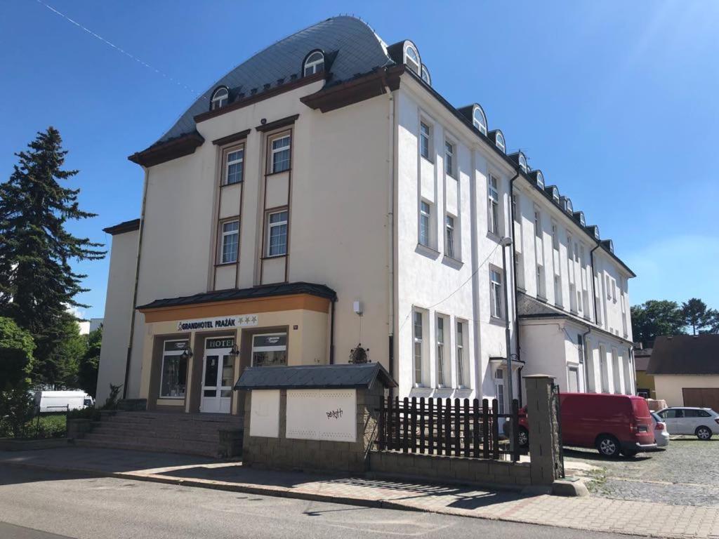 Grandhotel Novy Bor Luaran gambar